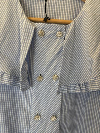 Camisa Zara azul con volantes