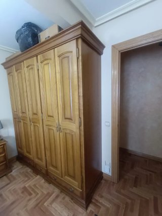 Armario de madera para dormitorio