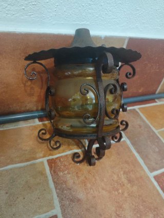 Lámpara de forja y cristal