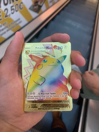 Carta Pokémon Pikachu VMAX Dorada