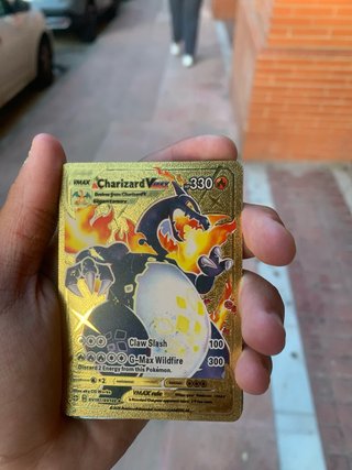 Carta Pokémon Pikachu VMAX Dorada