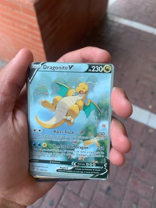 Carta Pokémon Pikachu VMAX Dorada