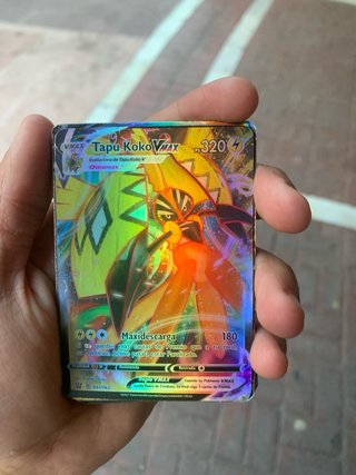 Carta Pokémon Pikachu VMAX Dorada