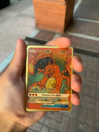 Carta Pokémon Pikachu VMAX Dorada