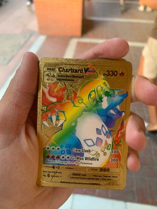 Carta Pokémon Pikachu VMAX Dorada