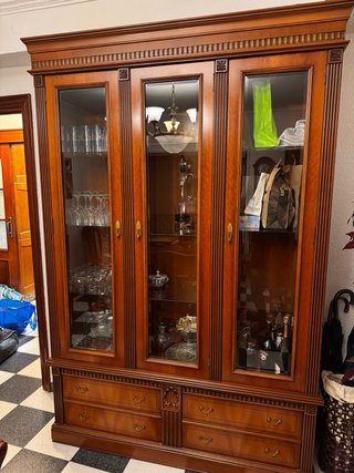CHOLLO! Salón completo de madera de cerezo.