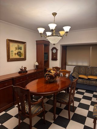 CHOLLO! Salón completo de madera de cerezo.