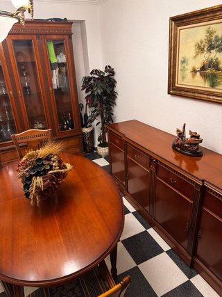 CHOLLO! Salón completo de madera de cerezo.