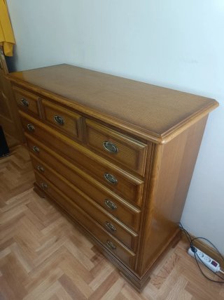 Cómoda de madera para dormitorio