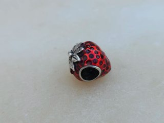 Charm fresa Pandora