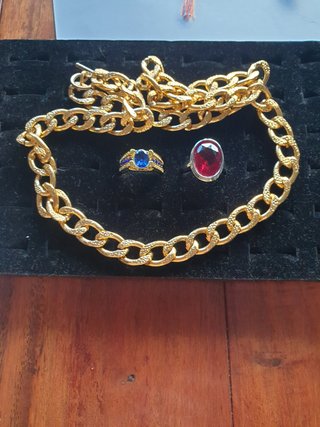 Conjunto de Joyas: Collar y Anillos