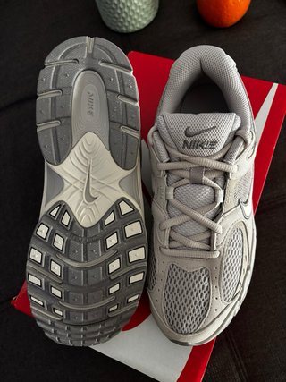 Nike V5 RNR Beige Talla 39 NUEVAS