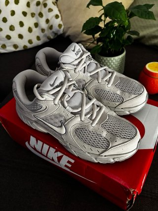 Nike V5 RNR Beige Talla 39 NUEVAS