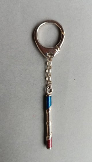 Llavero de plata con detalles