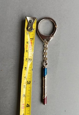 Llavero de plata con detalles