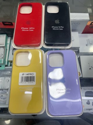 Custodia in silicone per iPhone 14 Pro, 15€ ciascuna