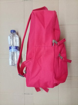 Mochila pequeña color rojo (nueva, de tienda)