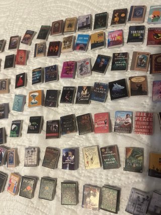 Libros miniatura para casa de muñecas