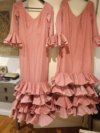 Trajes flamenca lunares rosas