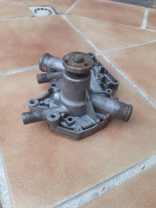 Bomba de agua Renault 4