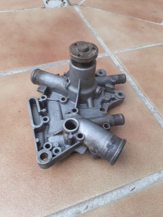 Bomba de agua Renault 4