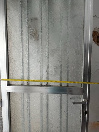 Puerta doble aluminio con reja