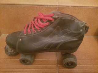 Patines Hockey Negros con Cordones Rojos