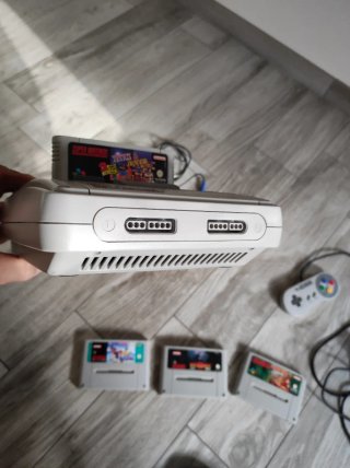 Super Nintendo Console + Controller + 3 Games