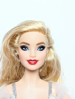 Barbie Holiday 2021 Muñeca