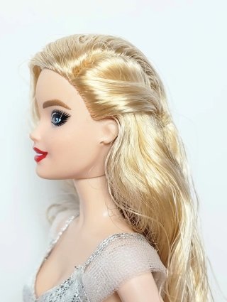 Barbie Holiday 2021 Muñeca