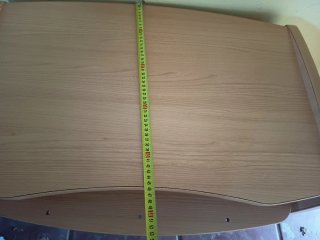 Mesa de ordenador de madera clara