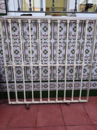 Reja de hierro forjado decorativa