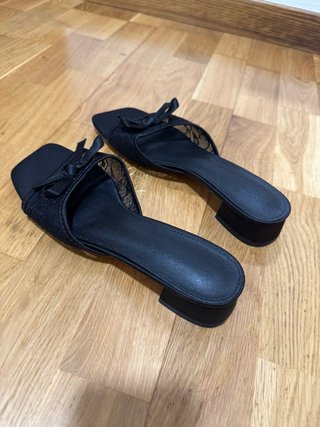 Sandalias negras tacón bajo