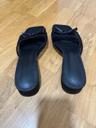 Sandalias negras tacón bajo