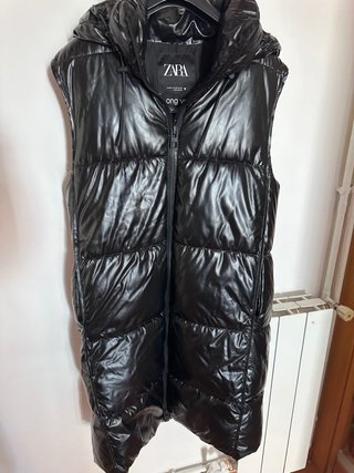 Chaleco acolchado largo Zara negro