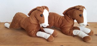 Due cavallini di peluche De.Car2