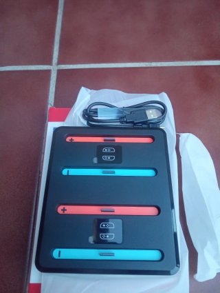 Cargador 4 mandos Nintendo Switch DOBE