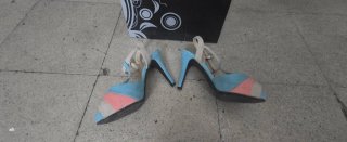 Zapatos de tacón sandalia azul y rosa