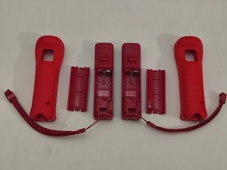 2 Mandos Motion Plus Rojos + 2 Fundas + 2 Correas