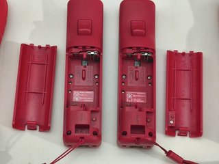 2 Mandos Motion Plus Rojos + 2 Fundas + 2 Correas