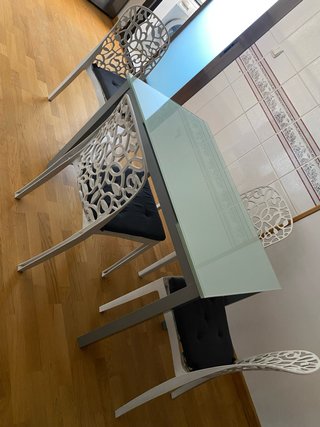 Mesa de cocina cristal y metal y 4 sillas