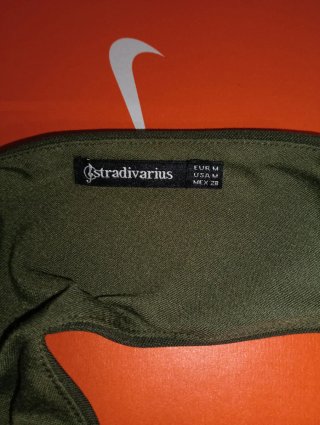 Blusa Stradivarius verde militar