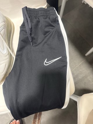 Lote Nike: Zapatillas y Pantalón Chándal