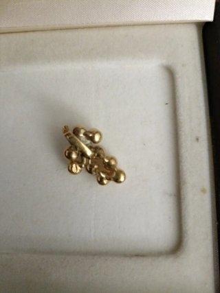 Colgante de oro con perlas