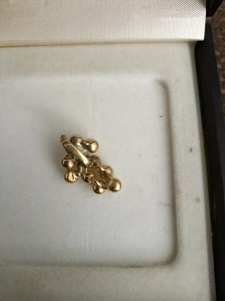 Colgante de oro con perlas