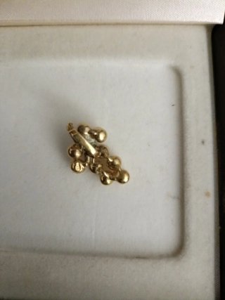 Colgante de oro con perlas