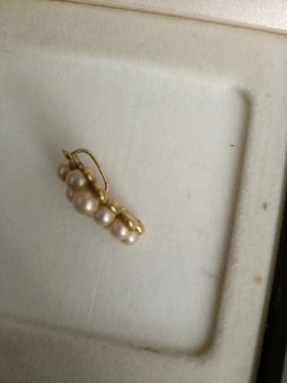 Colgante de oro con perlas