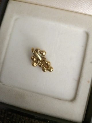 Colgante de oro con perlas