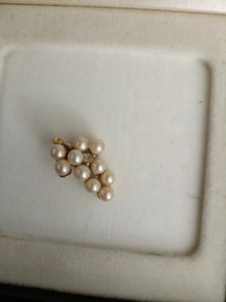 Colgante de oro con perlas