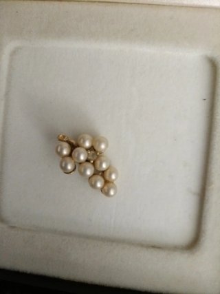 Colgante de oro con perlas